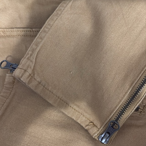 Levi's Mid-Rise Ankle Zip Cargo/Utility Pants - NWOT - Size 30 - Picture 11 of 11